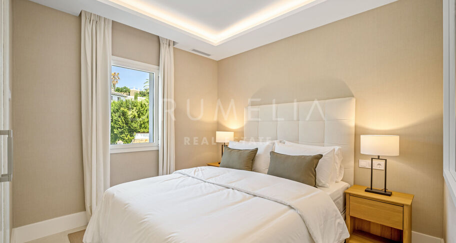 Renoverad radhus i frontläge vid golfbanan i La Quinta med panoramautsikt