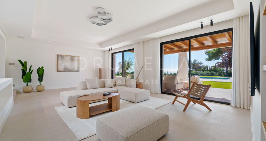 Moderne enplansvilla med hav- og fjellutsikt i El Rosario, Marbella Øst