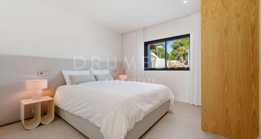 Moderne enplansvilla med hav- og fjellutsikt i El Rosario, Marbella Øst