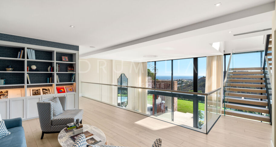 Moderne villa med panoramautsikt over hav og fjell i El Madroñal, Benahavís