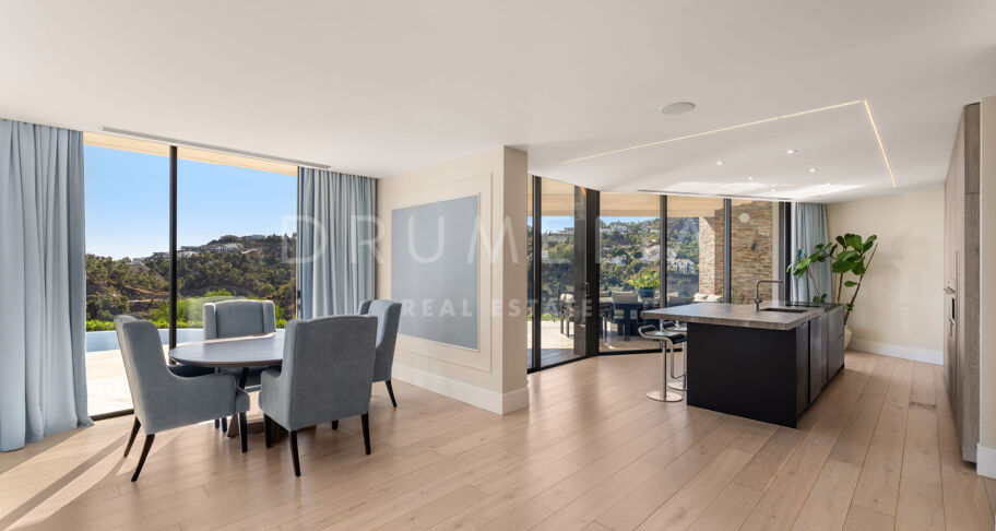 Moderne villa med panoramautsikt over hav og fjell i El Madroñal, Benahavís