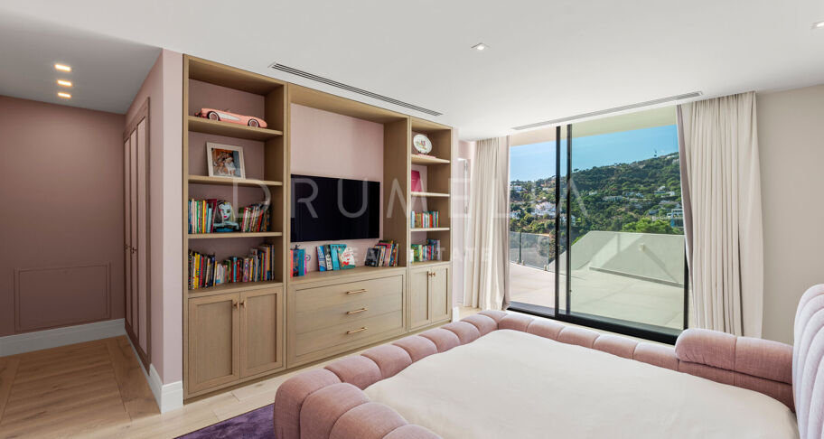 Moderne villa med panoramautsikt over hav og fjell i El Madroñal, Benahavís