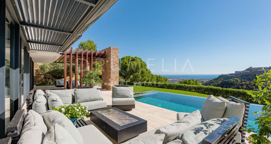 Moderne villa med panoramautsikt over hav og fjell i El Madroñal, Benahavís