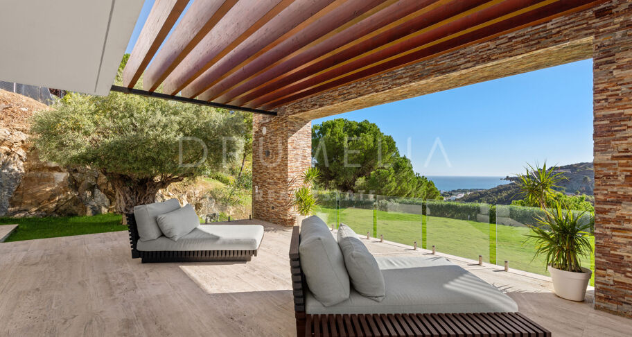 Moderne villa med panoramautsikt over hav og fjell i El Madroñal, Benahavís