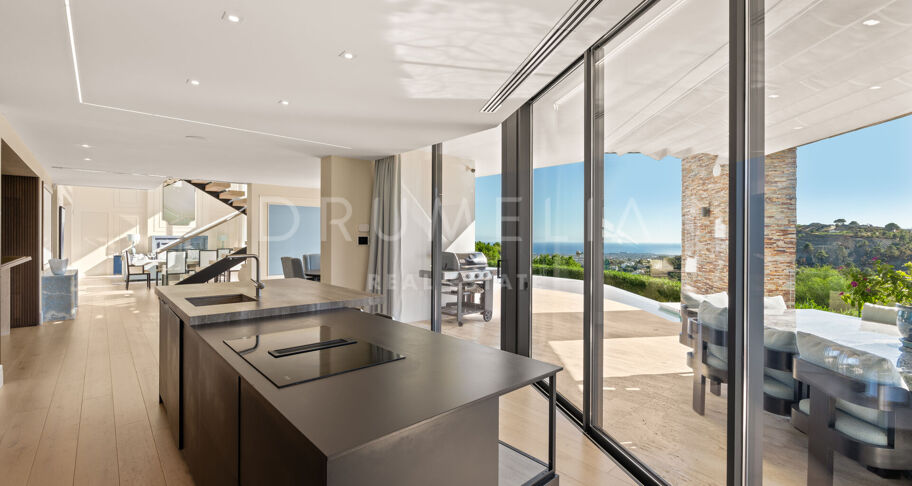 Moderne villa med panoramautsikt over hav og fjell i El Madroñal, Benahavís