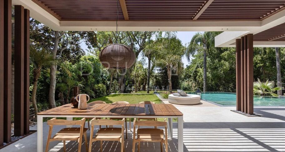Villa independiente, reformada con diseño oriental en Marbella Hill Club