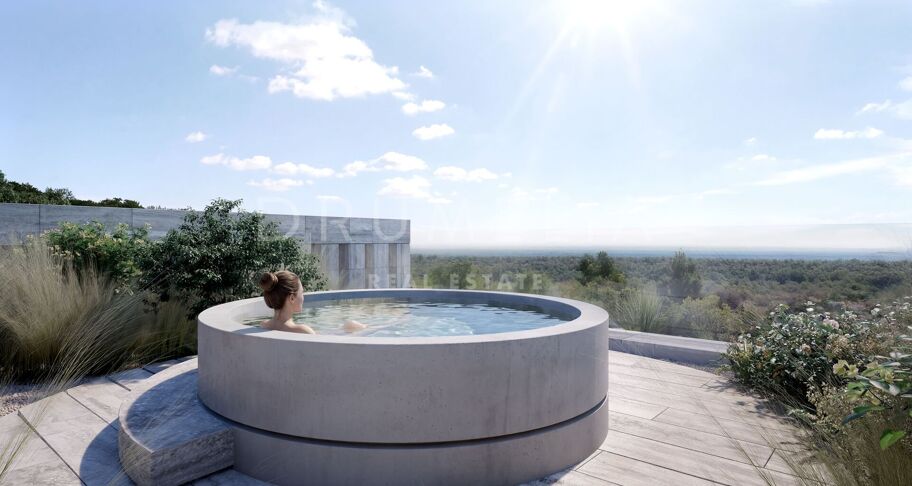 Neubau Villa mit Panoramablick auf das Meer und Gibraltar Ansichten in La Reserva, Sotogrande
