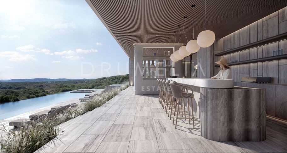 Neubau Villa mit Panoramablick auf das Meer und Gibraltar Ansichten in La Reserva, Sotogrande