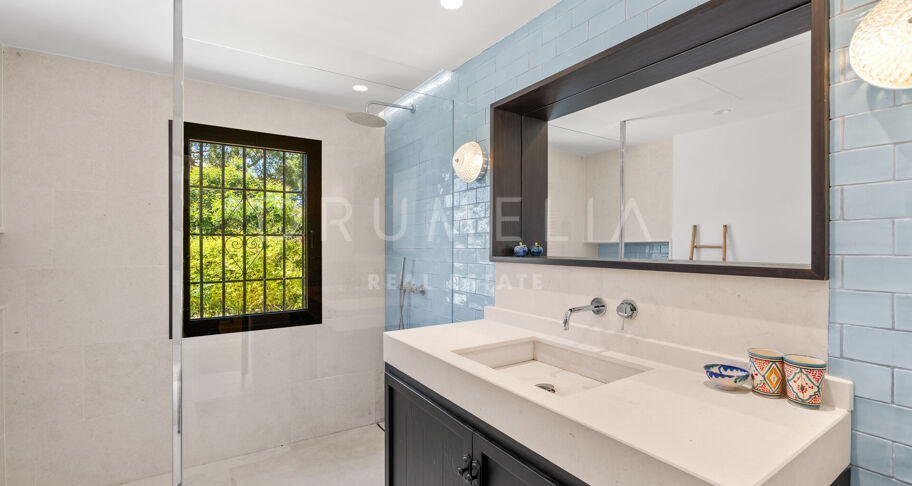 Villa Jori - Andalusian-Style Residence near the Beach in Guadalmina Baja