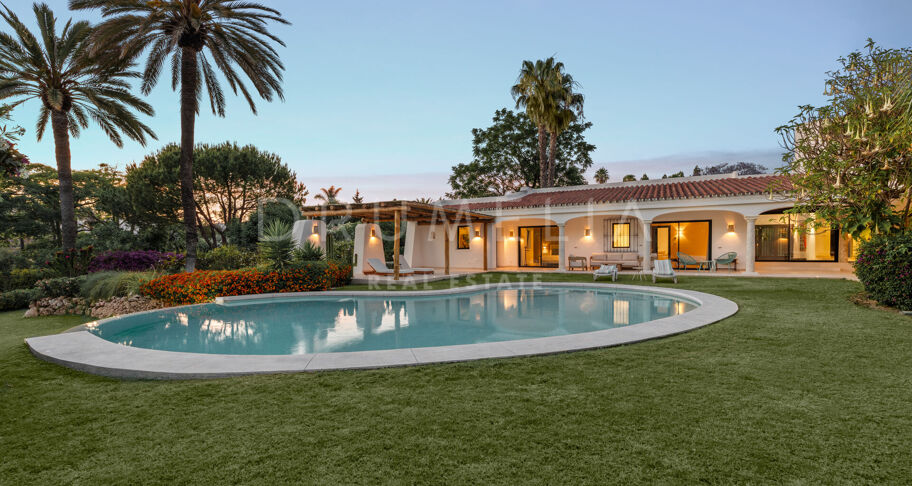 Villa Jori - Andalusian-Style Residence near the Beach in Guadalmina Baja
