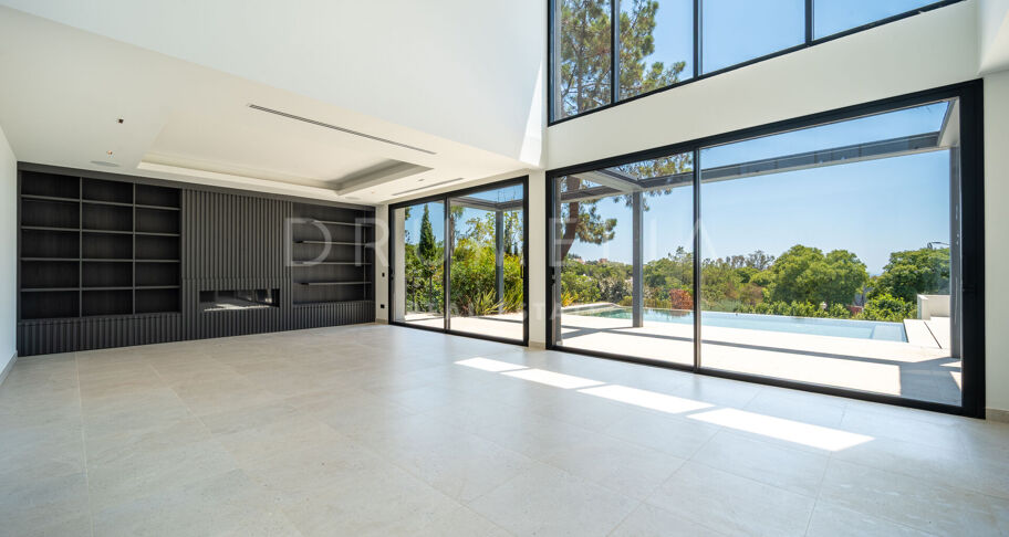 Moderne Villa mit vier Schlafzimmern mit privatem Pool und Terrassen in Hacienda Las Chapas, Marbella Ost
