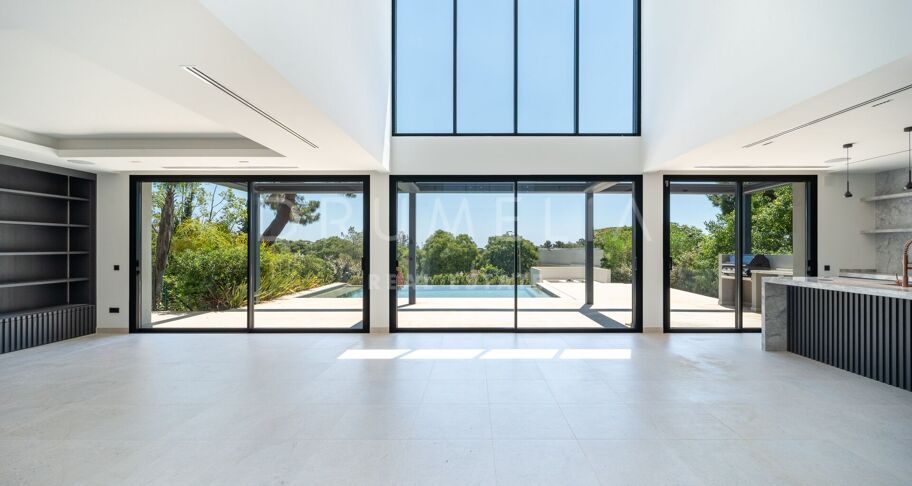 Moderne Villa mit vier Schlafzimmern mit privatem Pool und Terrassen in Hacienda Las Chapas, Marbella Ost