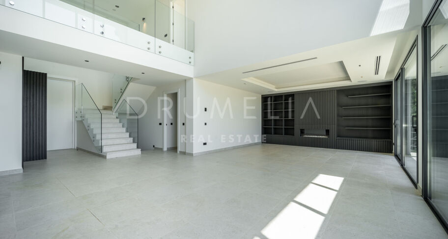 Moderne Villa mit vier Schlafzimmern mit privatem Pool und Terrassen in Hacienda Las Chapas, Marbella Ost