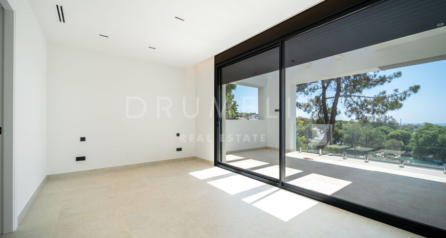 Moderne Villa mit vier Schlafzimmern mit privatem Pool und Terrassen in Hacienda Las Chapas, Marbella Ost