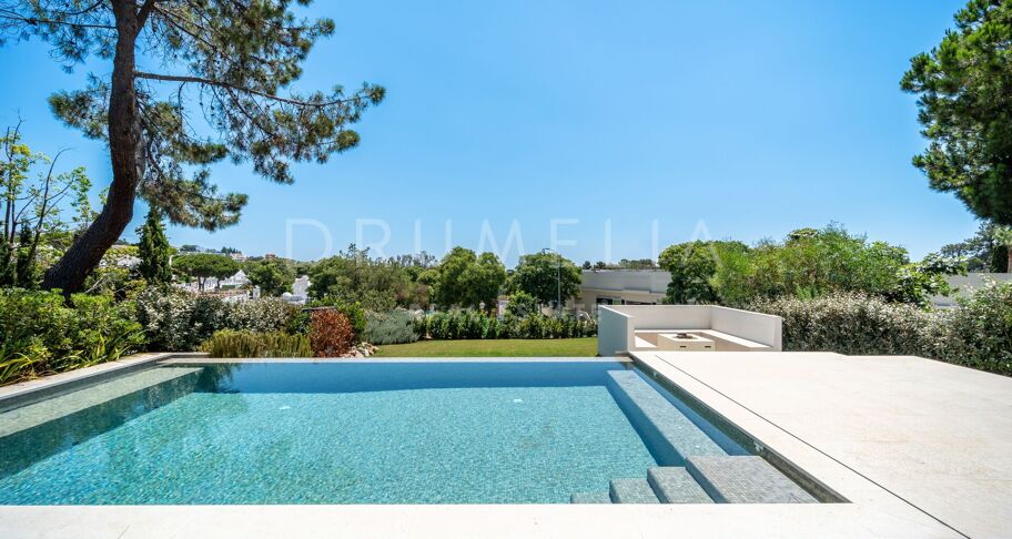 Moderne Villa mit vier Schlafzimmern mit privatem Pool und Terrassen in Hacienda Las Chapas, Marbella Ost