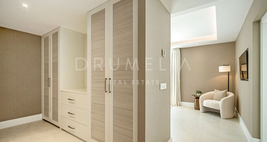 Renoviertes Vier-Zimmer-Stadthaus mit privatem Garten, Terrassen und Golfblick, direkt vor dem La Quinta Golf in Benahavís