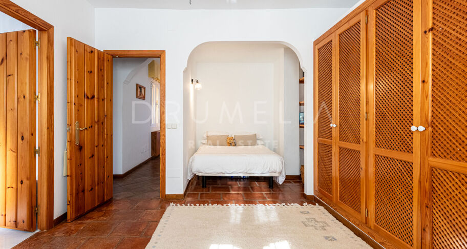 Andalusiska Villa med Panoramic Valley Views, Tennis Court & Guest House i Alhaurín de la Torre, Málaga