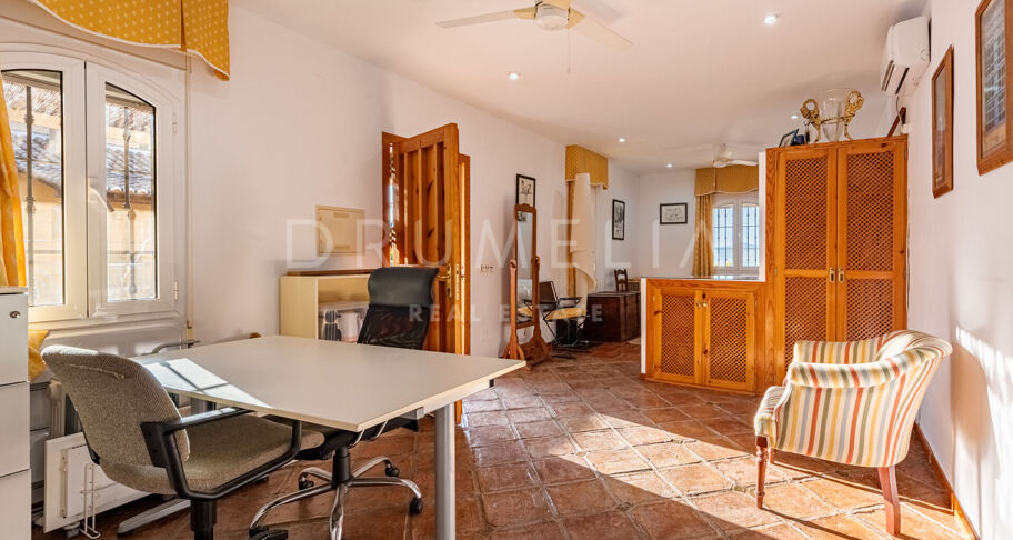 Andalusiska Villa med Panoramic Valley Views, Tennis Court & Guest House i Alhaurín de la Torre, Málaga