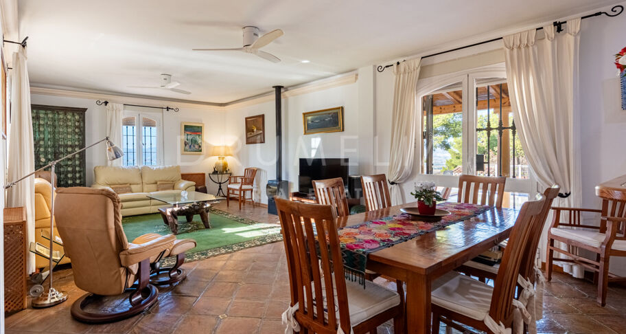 Andalusiska Villa med Panoramic Valley Views, Tennis Court & Guest House i Alhaurín de la Torre, Málaga