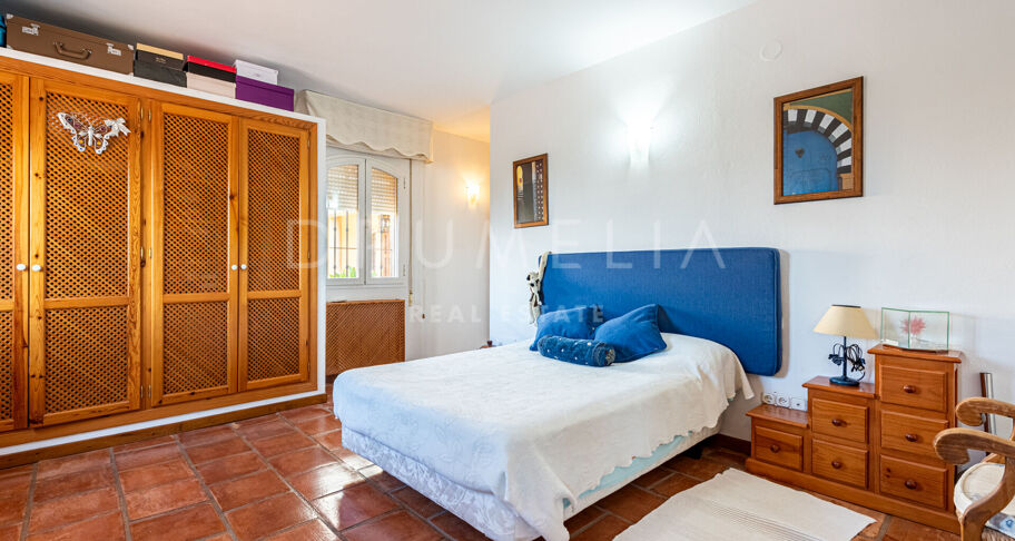 Andalusiska Villa med Panoramic Valley Views, Tennis Court & Guest House i Alhaurín de la Torre, Málaga