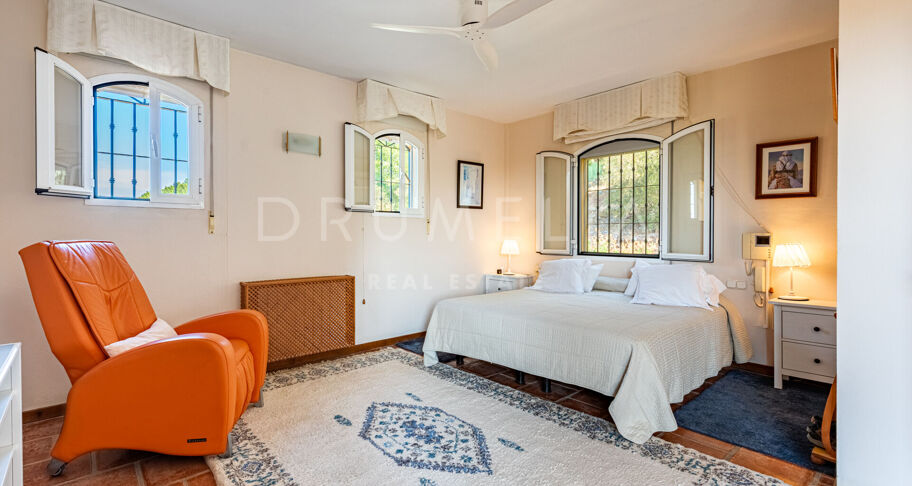 Andalusiska Villa med Panoramic Valley Views, Tennis Court & Guest House i Alhaurín de la Torre, Málaga