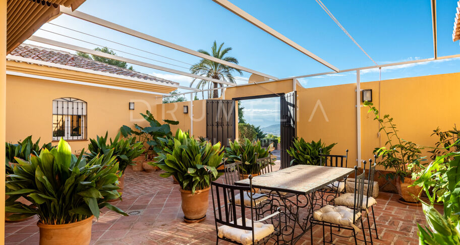 Andalusiska Villa med Panoramic Valley Views, Tennis Court & Guest House i Alhaurín de la Torre, Málaga