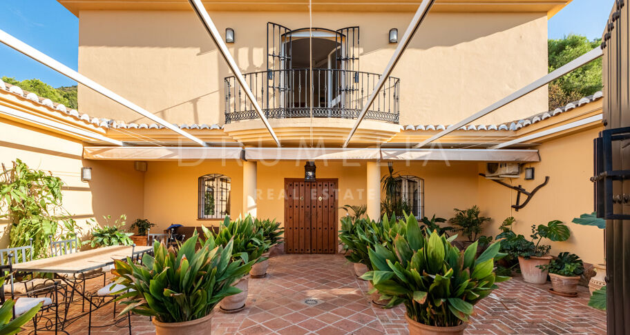 Andalusiska Villa med Panoramic Valley Views, Tennis Court & Guest House i Alhaurín de la Torre, Málaga