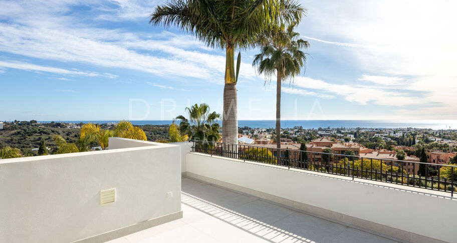 Renovated villa with panoramic views in Los Flamingos, Benahavís