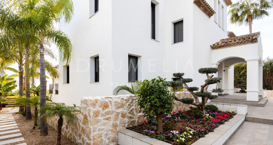 Renovated villa with panoramic views in Los Flamingos, Benahavís
