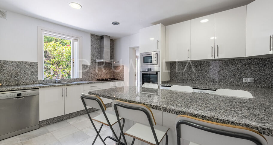 Villa independiente en Los Monteros, Marbella Este
