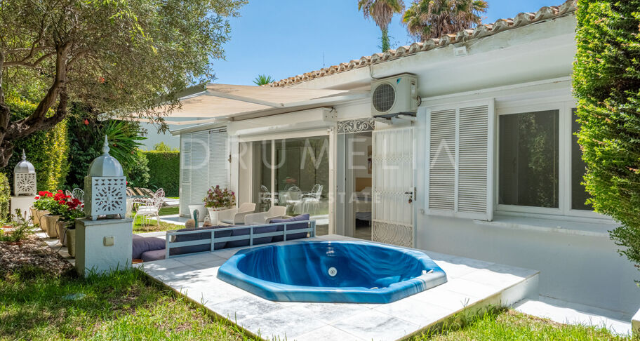 Villa independiente en Los Monteros, Marbella Este