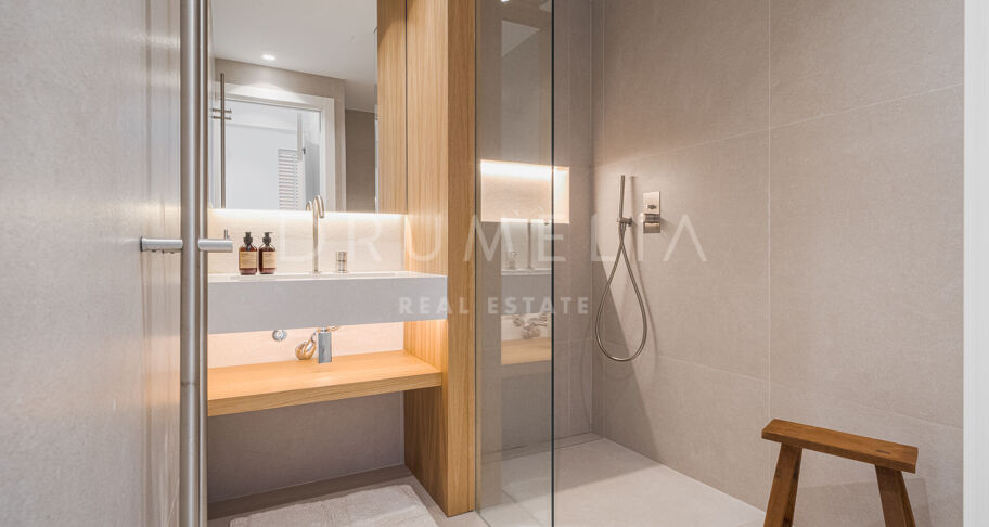 Apartamento de tres dormitorios en La Cerquilla, Nueva Andalucía