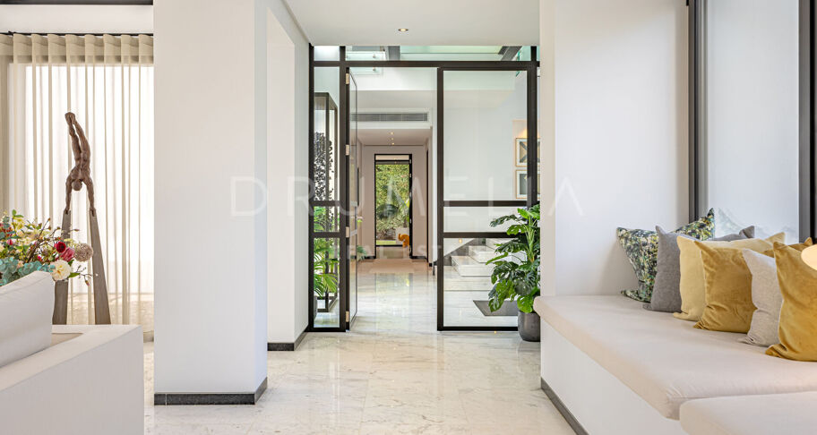 Contemporary villa for sale in Guadalmina Baja, San Pedro