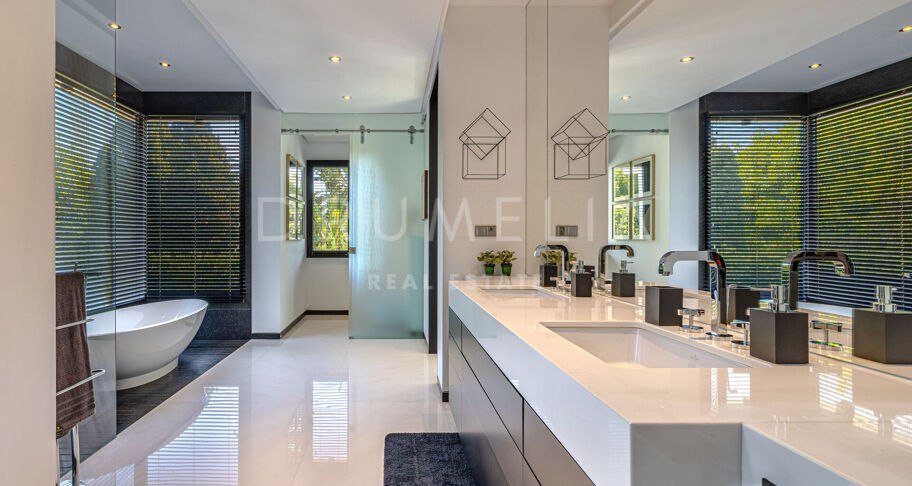 Contemporary villa for sale in Guadalmina Baja, San Pedro