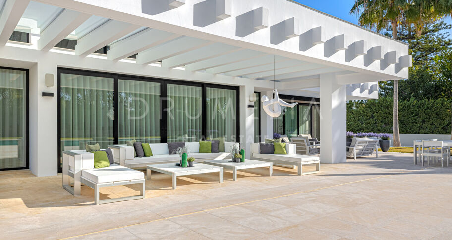 Contemporary villa for sale in Guadalmina Baja, San Pedro