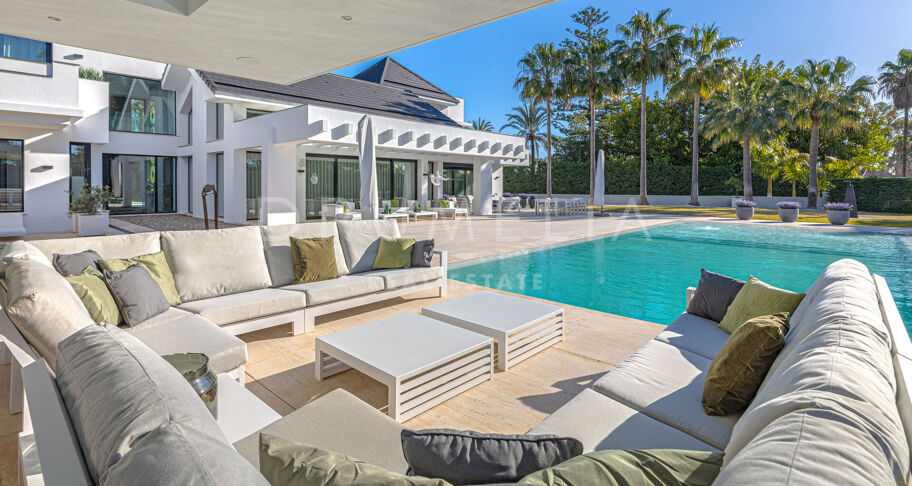 Contemporary villa for sale in Guadalmina Baja, San Pedro