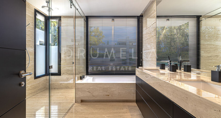 Contemporary villa for sale in Guadalmina Baja, San Pedro