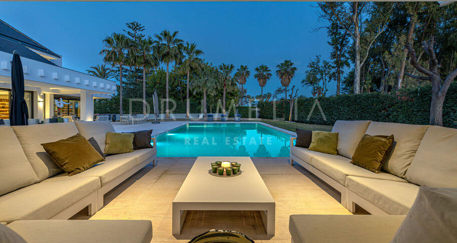Contemporary villa for sale in Guadalmina Baja, San Pedro