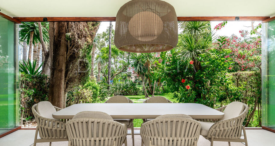 Maison en bord de mer entièrement rénovée avec vue sur la mer sur le nouveau Golden Mile, Estepona