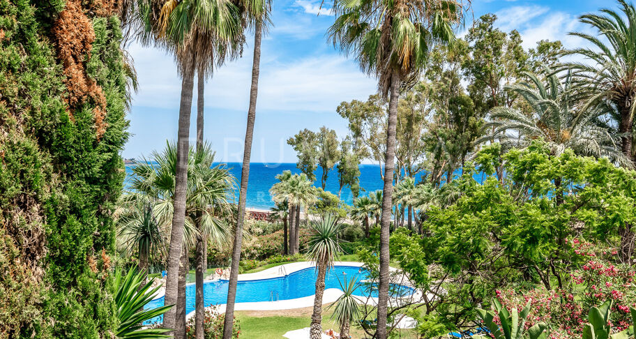 Maison en bord de mer entièrement rénovée avec vue sur la mer sur le nouveau Golden Mile, Estepona