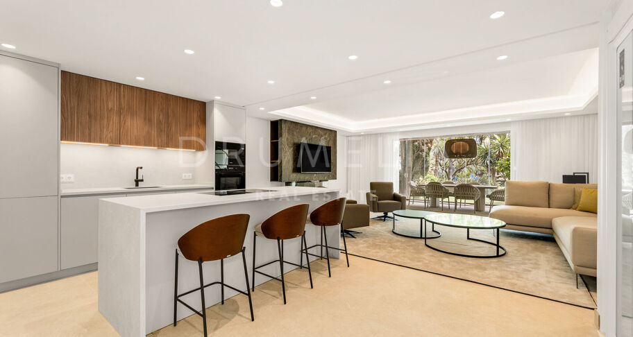 Maison en bord de mer entièrement rénovée avec vue sur la mer sur le nouveau Golden Mile, Estepona