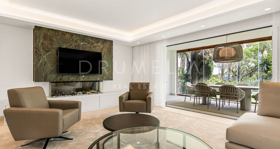 Maison en bord de mer entièrement rénovée avec vue sur la mer sur le nouveau Golden Mile, Estepona