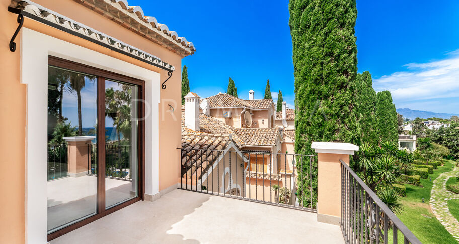Maison en bord de mer entièrement rénovée avec vue sur la mer sur le nouveau Golden Mile, Estepona