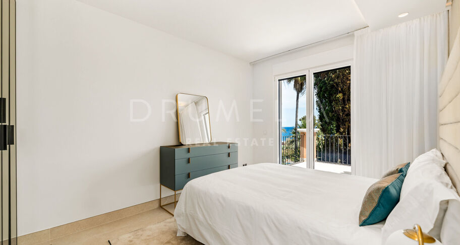 Maison en bord de mer entièrement rénovée avec vue sur la mer sur le nouveau Golden Mile, Estepona