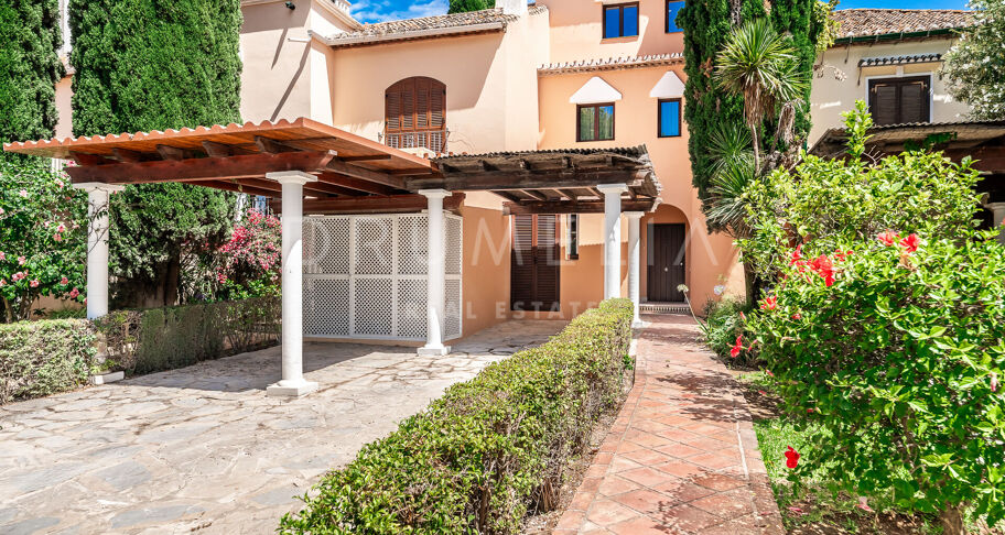 Maison en bord de mer entièrement rénovée avec vue sur la mer sur le nouveau Golden Mile, Estepona