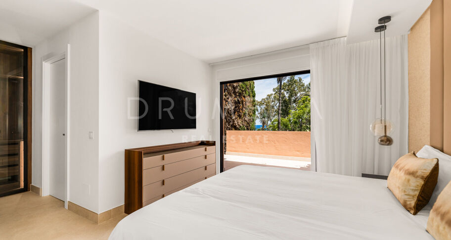 Maison en bord de mer entièrement rénovée avec vue sur la mer sur le nouveau Golden Mile, Estepona
