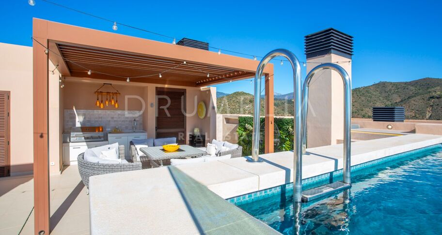 Takvåning med privat takpool i Real de la Quinta