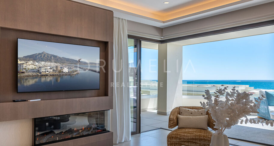 Gerenoveerd appartement aan het strand met zeezicht in Velaya