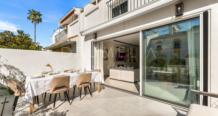 Volledig gerenoveerd herenhuis met 4 slaapkamers op 10 minuten van het strand in El Campanario, Estepona