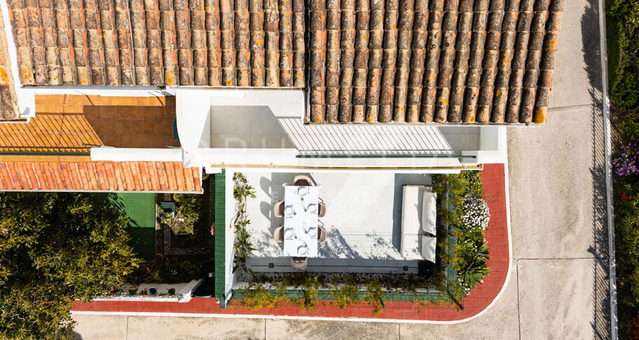 Volledig gerenoveerd herenhuis met 4 slaapkamers op 10 minuten van het strand in El Campanario, Estepona
